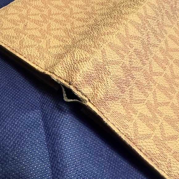 🛑SOLD🛑 Michael Kors Beige/Pink Wallet - Picture 6 of 8